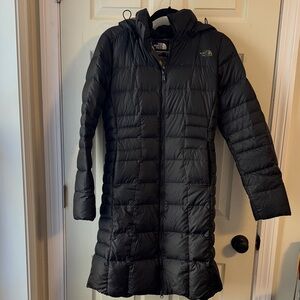 The North Face Women's Long Black Puffer Jacket camouflage inside